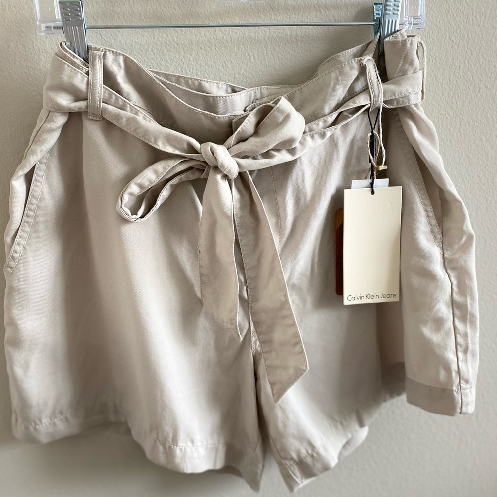 Calvin Klein khaki shorts with belt NWT